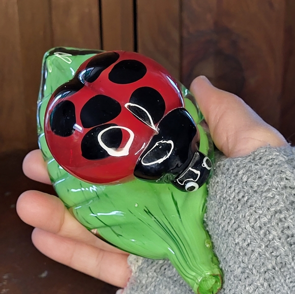 Glass Ladybug on Leaf Figurine - Picture 14 of 15
